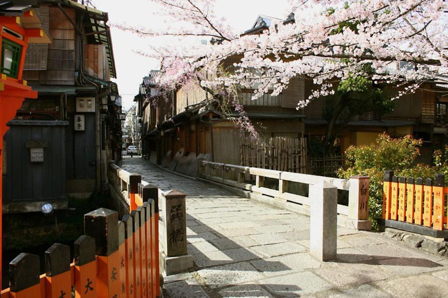 Yutaka Hotel Киото Екстериор снимка